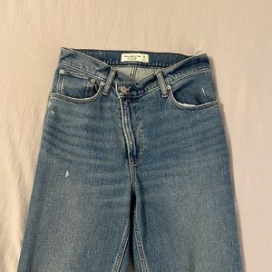 Abercrombie 90’s Straight Ultra High Rise Jeans